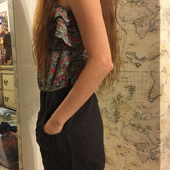 Black and Floral Romper - Picture 4 of 5